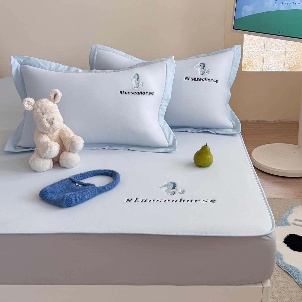 91家纺网 家纺一手货源 找家纺 Sweet dreams甜梦 2026新款夏款A类锦氨卡通刺绣立体床笠款凉感席 布噜海马