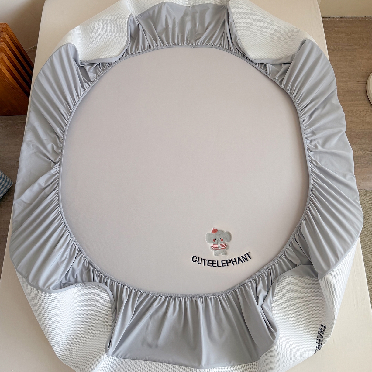 91家纺网 家纺一手货源 找家纺 Sweet dreams甜梦 2026新款夏款A类锦氨卡通刺绣立体床笠款凉感席 乐萌小象