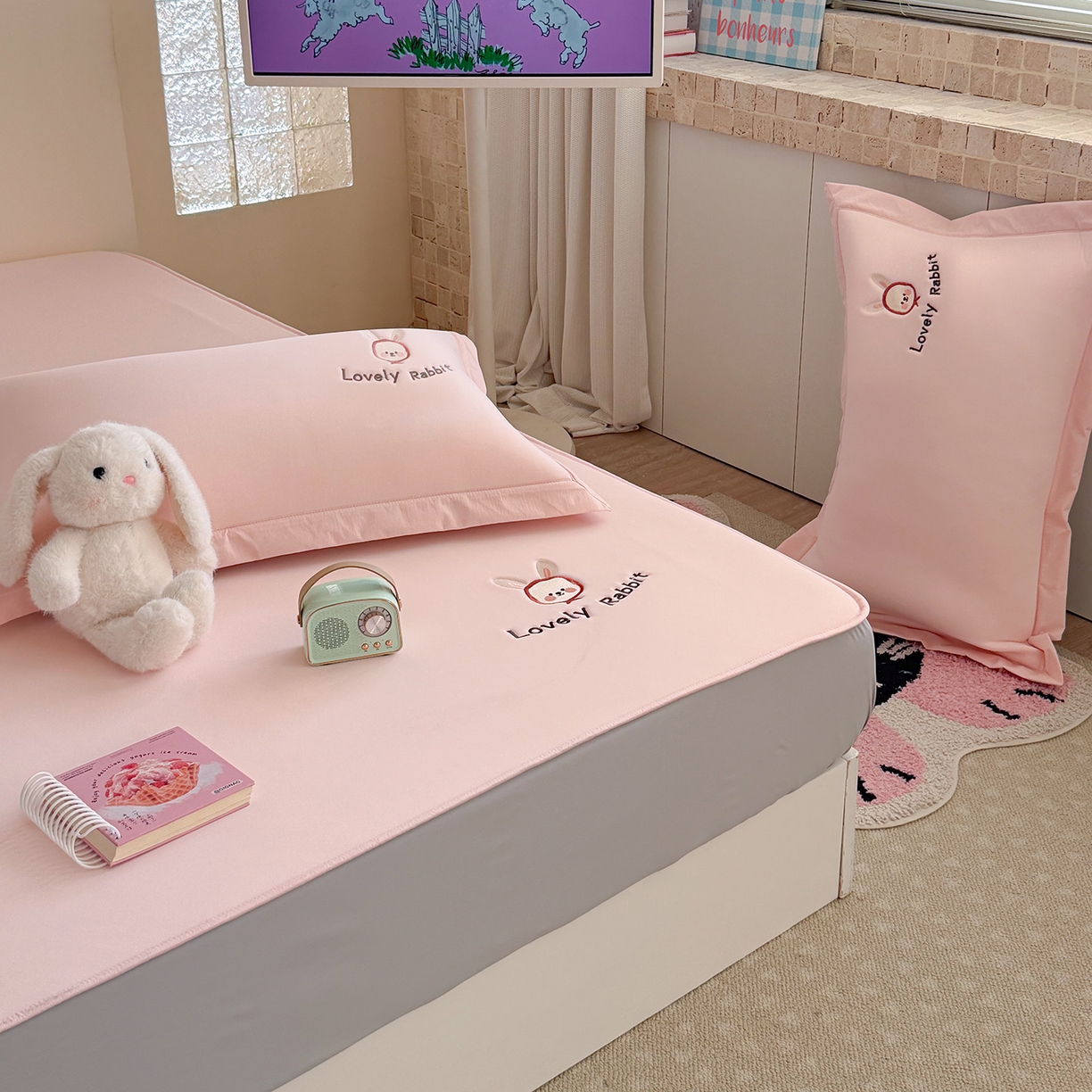 91家纺网 家纺一手货源 找家纺 Sweet dreams甜梦 2026新款夏款A类锦氨卡通刺绣立体床笠款凉感席 春日小兔