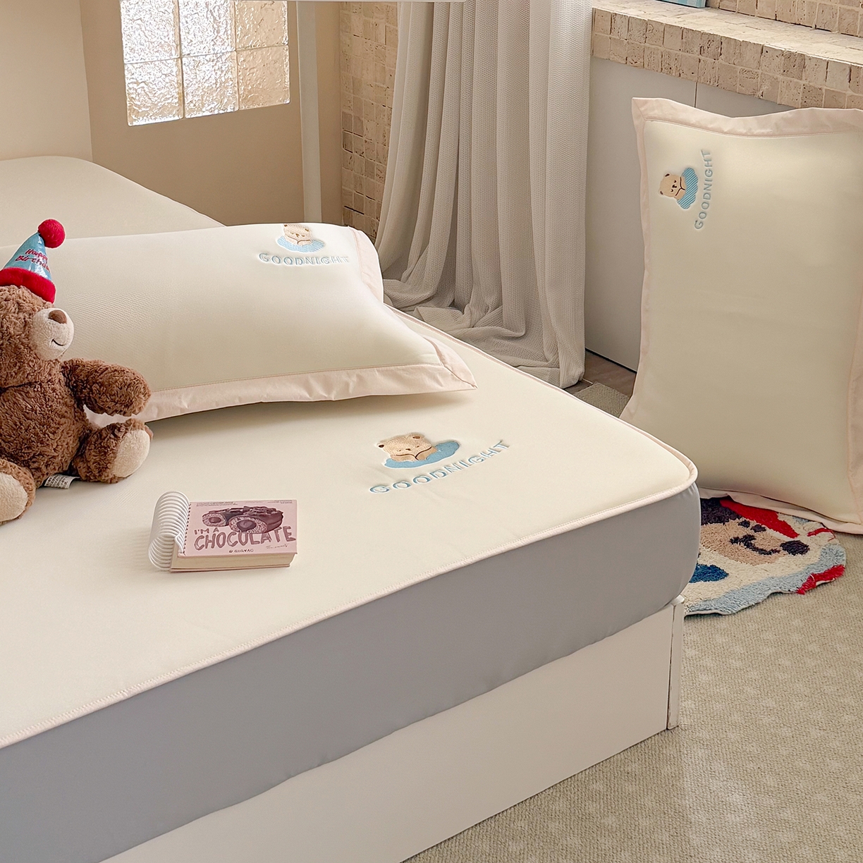 91家纺网 家纺一手货源 找家纺 Sweet dreams甜梦 2026新款夏款A类锦氨卡通刺绣立体床笠款凉感席 安睡小熊