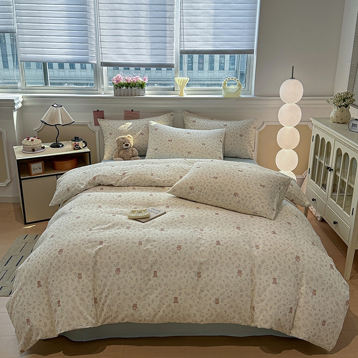 91家纺网 家纺一手货源 找家纺 忆生活家纺 2026春夏新款A类全棉纯棉有氧双层纱小清新四件套 森田小熊