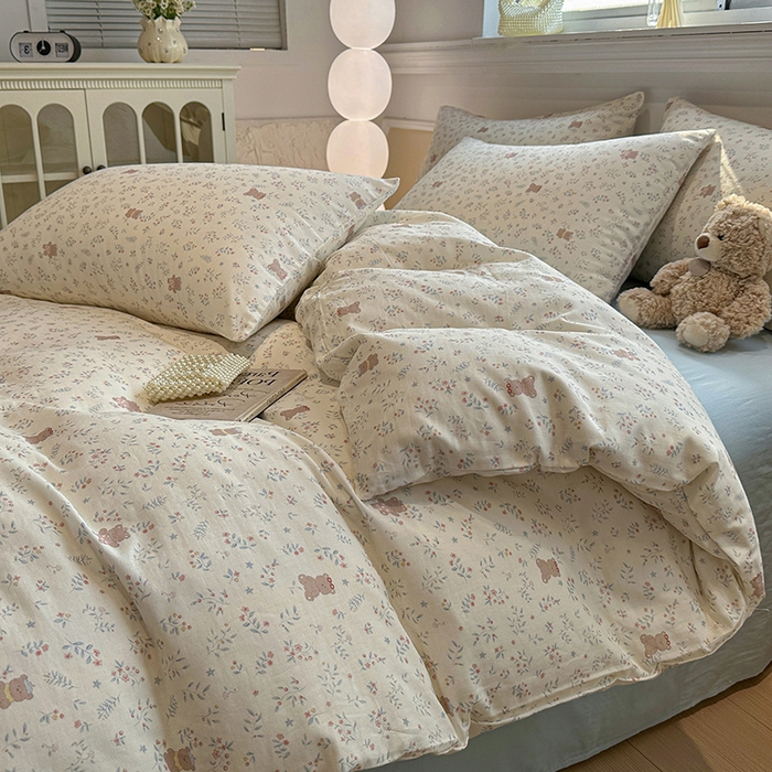 91家纺网 家纺一手货源 找家纺 忆生活家纺 2026春夏新款A类全棉纯棉有氧双层纱小清新四件套 森田小熊