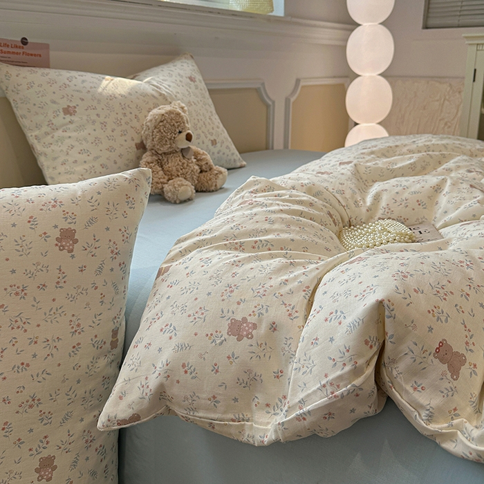 91家纺网 家纺一手货源 找家纺 忆生活家纺 2026春夏新款A类全棉纯棉有氧双层纱小清新四件套 森田小熊