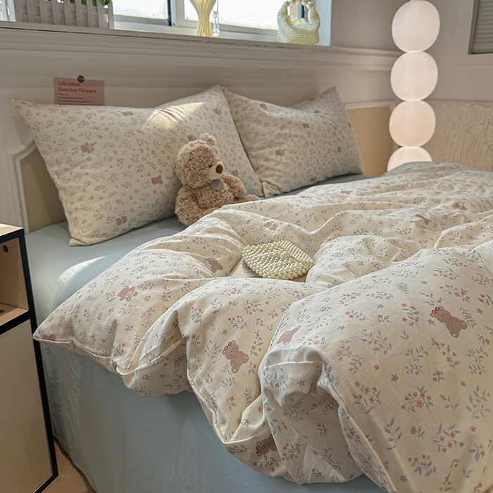 91家纺网 家纺一手货源 找家纺 忆生活家纺 2026春夏新款A类全棉纯棉有氧双层纱小清新四件套 森田小熊