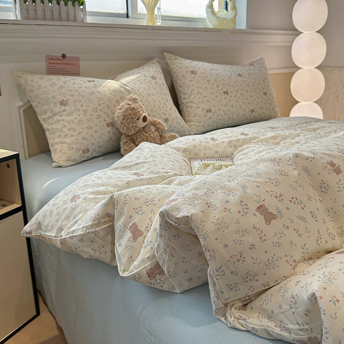 91家纺网 家纺一手货源 找家纺 忆生活家纺 2026春夏新款A类全棉纯棉有氧双层纱小清新四件套 森田小熊