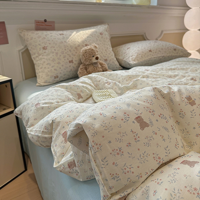 91家纺网 家纺一手货源 找家纺 忆生活家纺 2026春夏新款A类全棉纯棉有氧双层纱小清新四件套 森田小熊