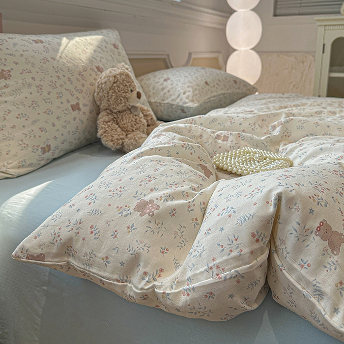 91家纺网 家纺一手货源 找家纺 忆生活家纺 2026春夏新款A类全棉纯棉有氧双层纱小清新四件套 森田小熊