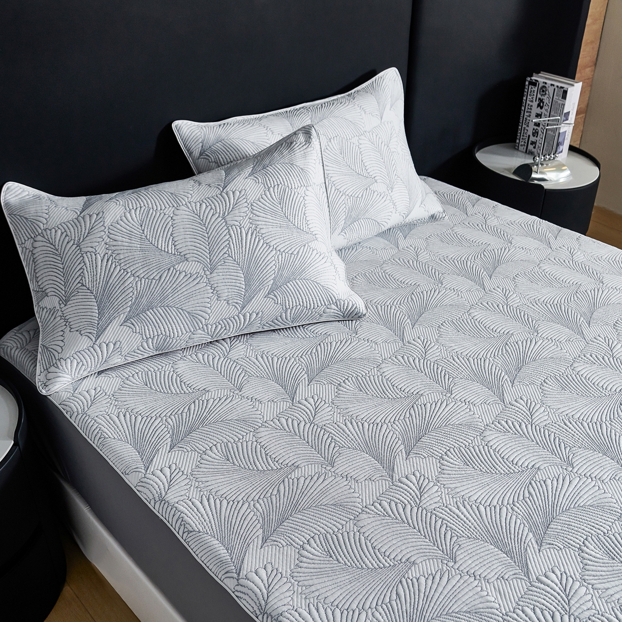 91家纺网 家纺一手货源 找家纺 CINNY馨宜 2026新款PE高分子凉感席三件套韩国雪花席床笠三件套 叶语灰