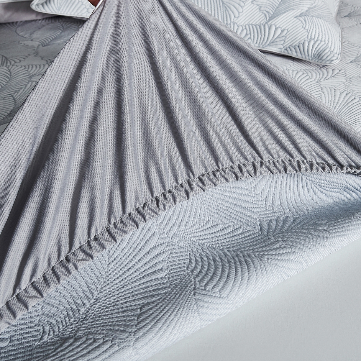 91家纺网 家纺一手货源 找家纺 CINNY馨宜 2026新款PE高分子凉感席三件套韩国雪花席床笠三件套 叶语灰