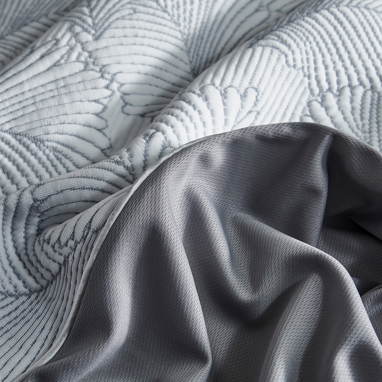 91家纺网 家纺一手货源 找家纺 CINNY馨宜 2026新款PE高分子凉感席三件套韩国雪花席床笠三件套 叶语灰