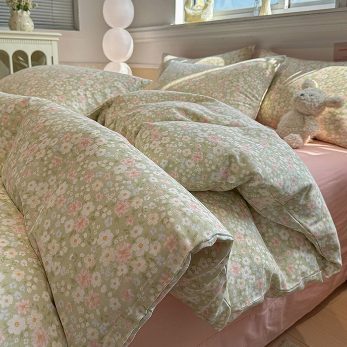 91家纺网 家纺一手货源 找家纺 忆生活家纺 2026春夏新款A类全棉纯棉有氧双层纱小清新四件套 山茶芬芳-绿