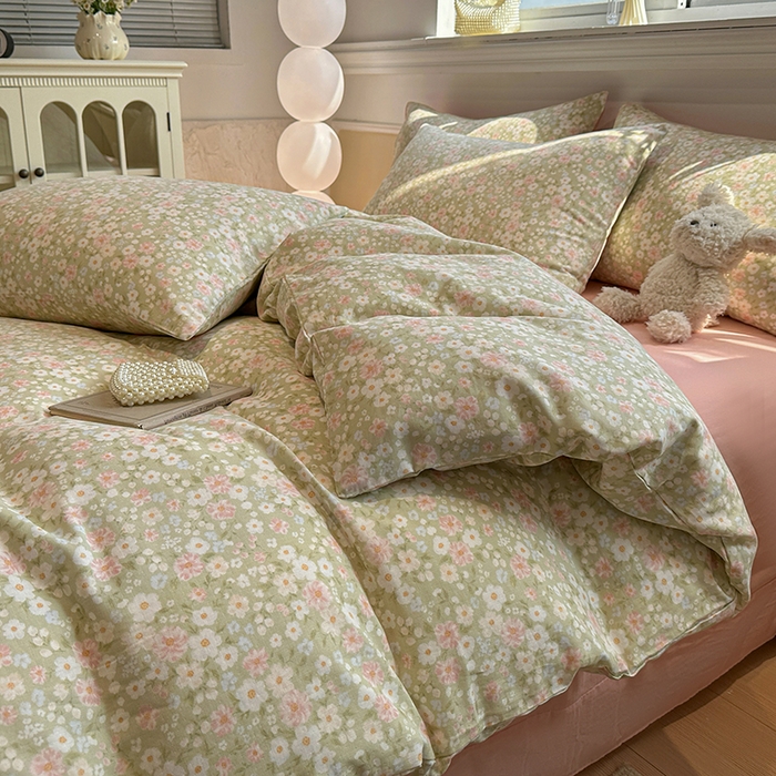 91家纺网 家纺一手货源 找家纺 忆生活家纺 2026春夏新款A类全棉纯棉有氧双层纱小清新四件套 山茶芬芳-绿