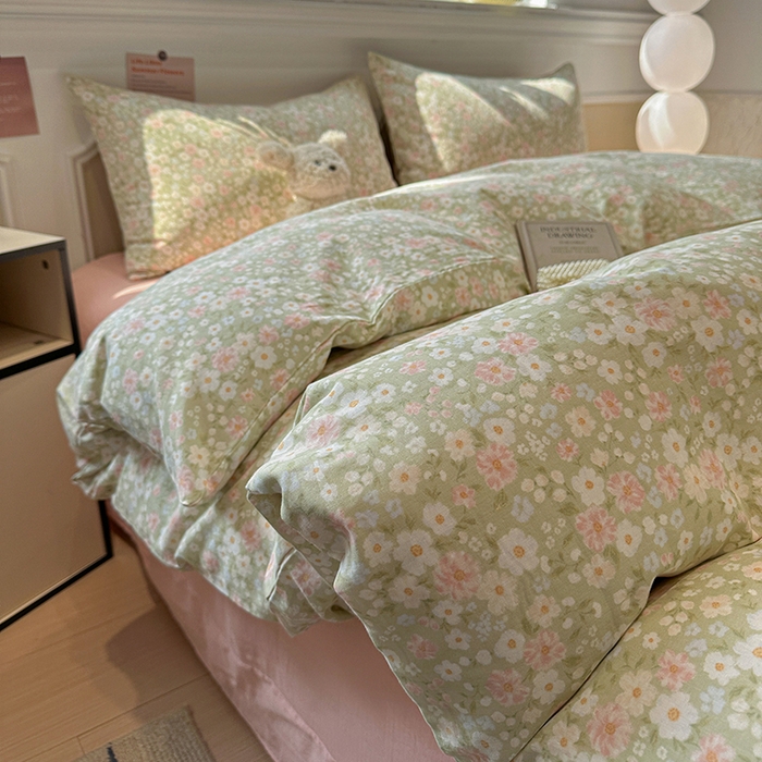 91家纺网 家纺一手货源 找家纺 忆生活家纺 2026春夏新款A类全棉纯棉有氧双层纱小清新四件套 山茶芬芳-绿