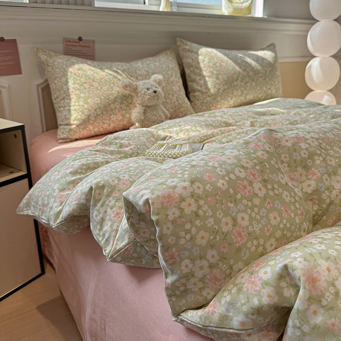 91家纺网 家纺一手货源 找家纺 忆生活家纺 2026春夏新款A类全棉纯棉有氧双层纱小清新四件套 山茶芬芳-绿