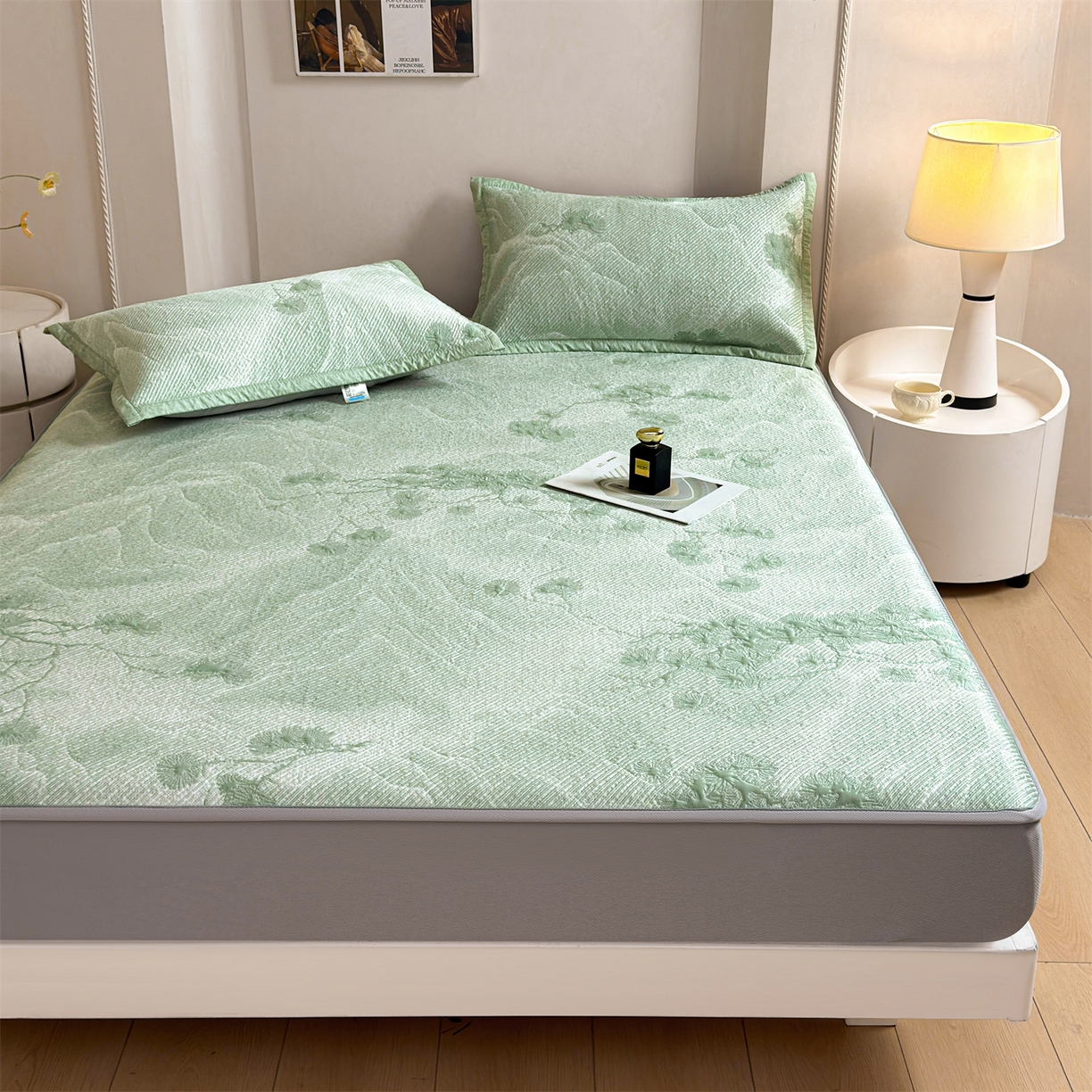 91家纺网 家纺一手货源 找家纺 慕木家纺 2026新款高端PE乙纶双面提花560克冰豆豆凉席迎客松系列（提供买家秀） 迎客松-绿床笠款