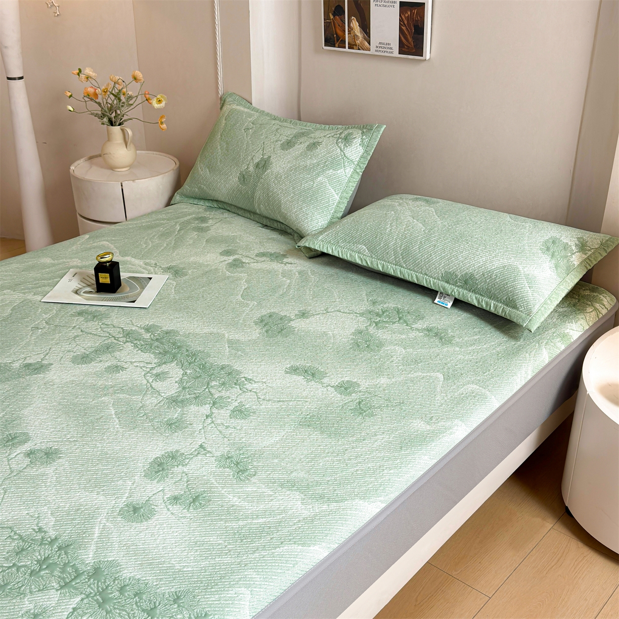 91家纺网 家纺一手货源 找家纺 慕木家纺 2026新款高端PE乙纶双面提花560克冰豆豆凉席迎客松系列（提供买家秀） 迎客松-绿床笠款