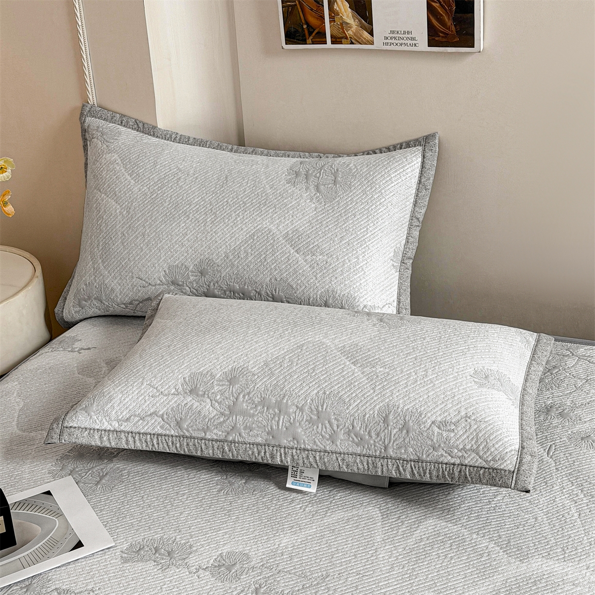 91家纺网 家纺一手货源 找家纺 慕木家纺 2026新款高端PE乙纶双面提花560克冰豆豆凉席迎客松系列（提供买家秀） 迎客松-灰床笠款