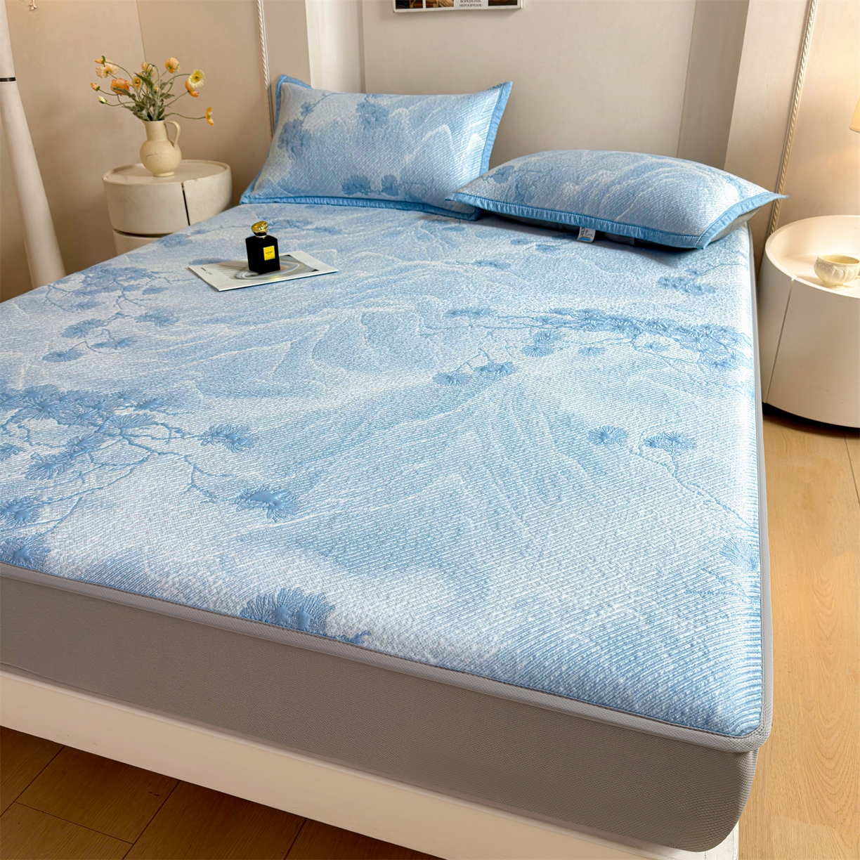 91家纺网 家纺一手货源 找家纺 慕木家纺 2026新款高端PE乙纶双面提花560克冰豆豆凉席迎客松系列（提供买家秀） 迎客松-蓝床笠款