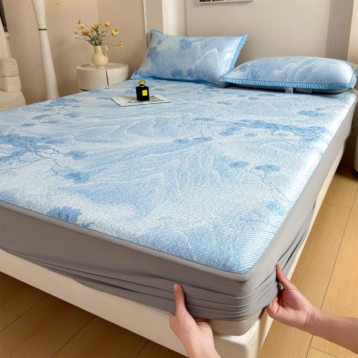 91家纺网 家纺一手货源 找家纺 慕木家纺 2026新款高端PE乙纶双面提花560克冰豆豆凉席迎客松系列（提供买家秀） 迎客松-蓝床笠款