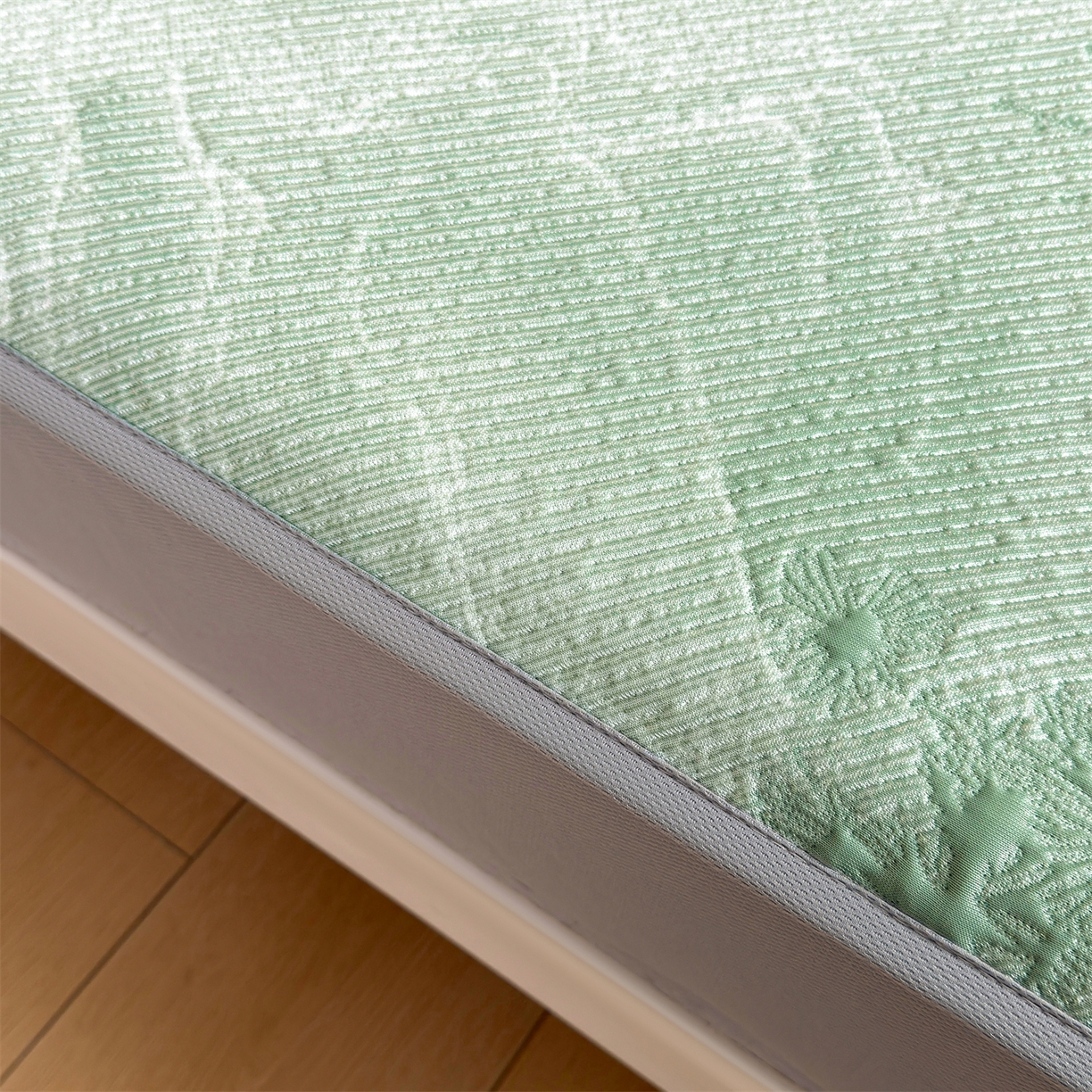 91家纺网 家纺一手货源 找家纺 慕木家纺 2026新款高端PE乙纶双面提花560克冰豆豆凉席迎客松系列（提供买家秀） 迎客松-绿床笠款