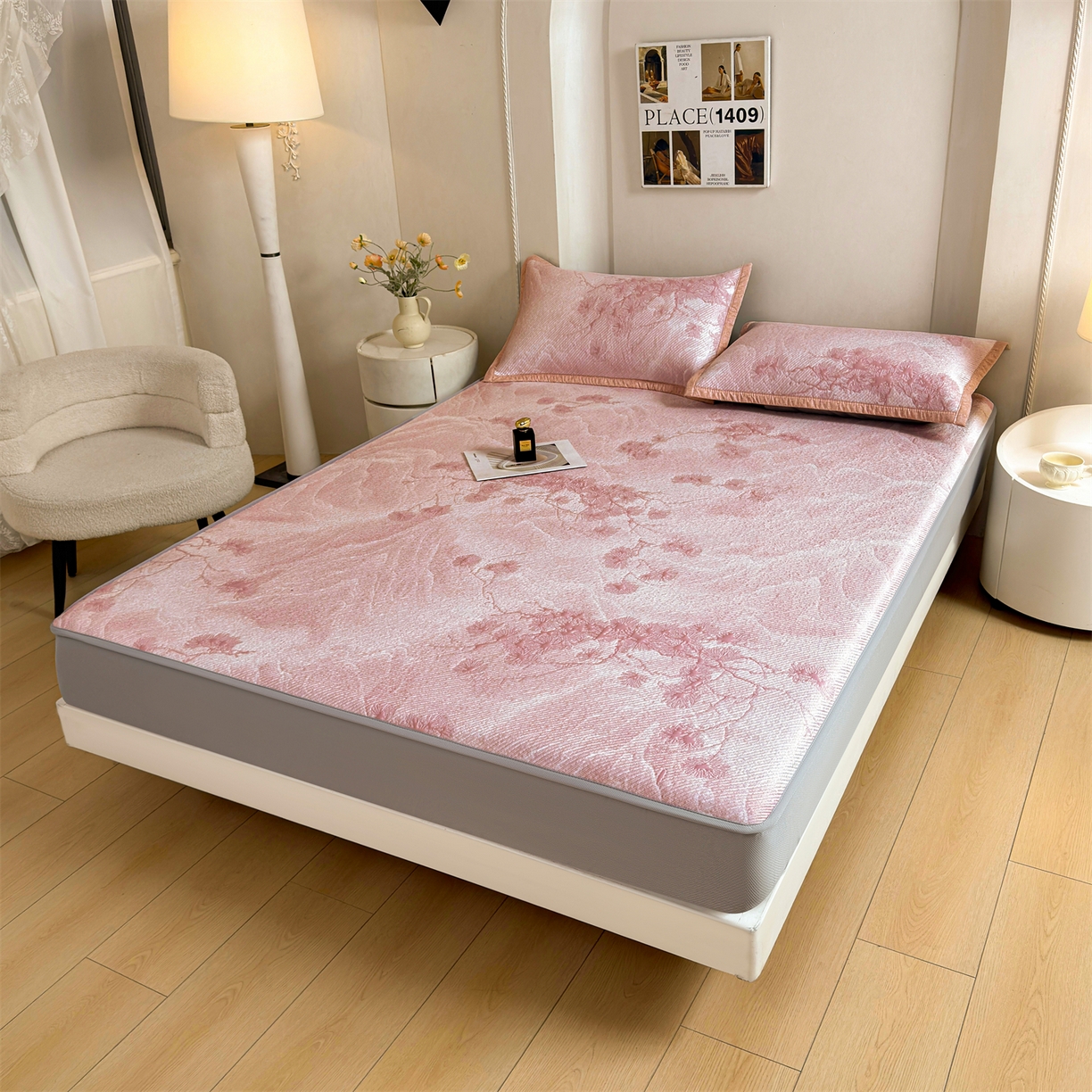 91家纺网 家纺一手货源 找家纺 慕木家纺 2026新款高端PE乙纶双面提花560克冰豆豆凉席迎客松系列（提供买家秀） 迎客松-粉床笠款