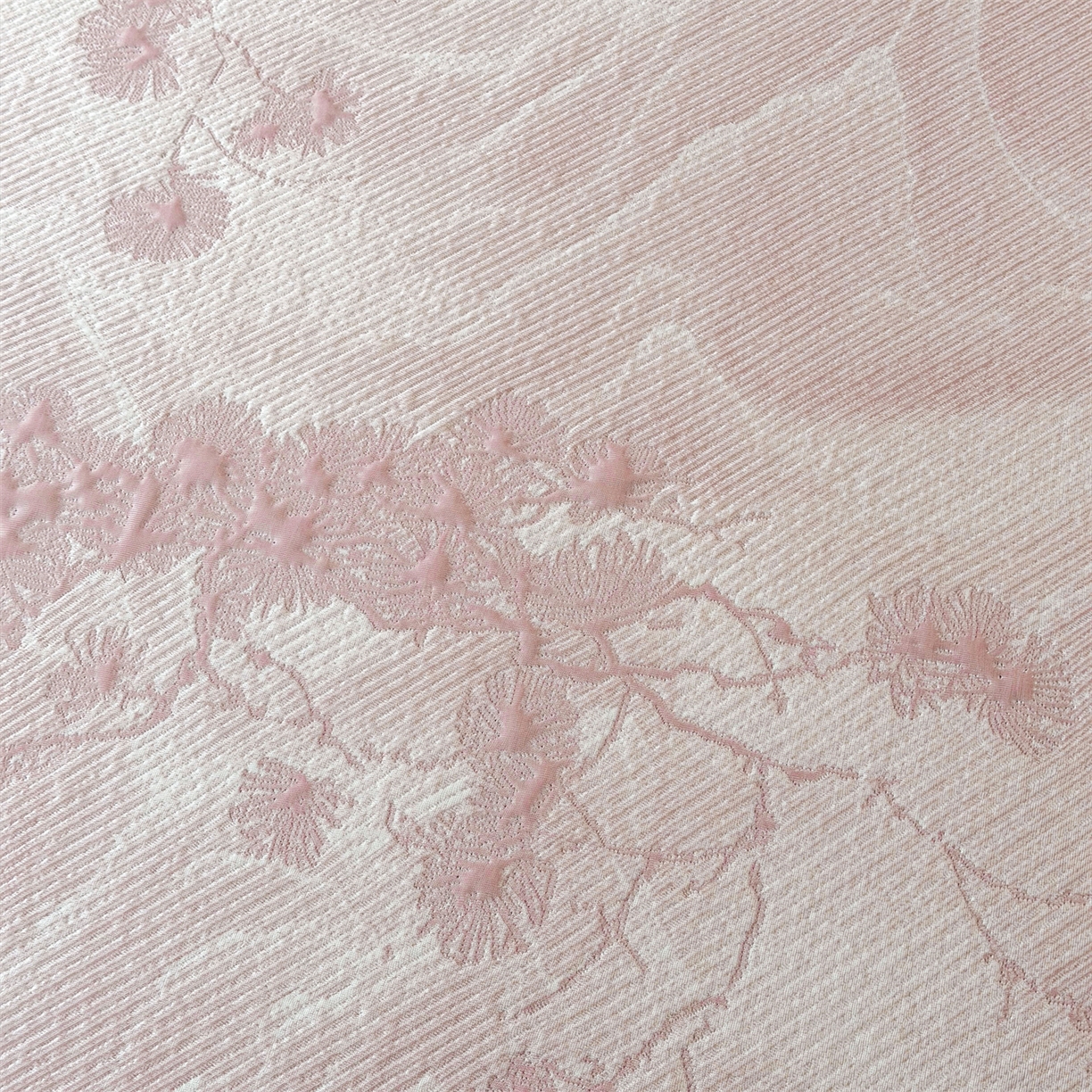 91家纺网 家纺一手货源 找家纺 慕木家纺 2026新款高端PE乙纶双面提花560克冰豆豆凉席迎客松系列（提供买家秀） 迎客松-粉床席款