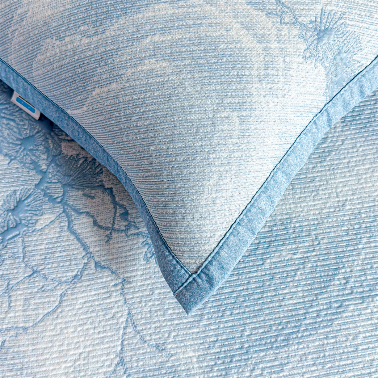 91家纺网 家纺一手货源 找家纺 慕木家纺 2026新款高端PE乙纶双面提花560克冰豆豆凉席迎客松系列（提供买家秀） 迎客松-蓝床笠款