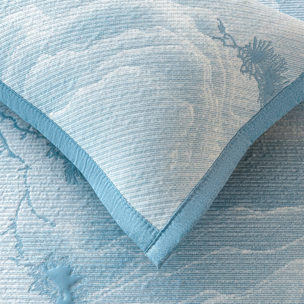 91家纺网 家纺一手货源 找家纺 慕木家纺 2026新款高端PE乙纶双面提花560克冰豆豆凉席迎客松系列（提供买家秀） 迎客松-蓝床席款