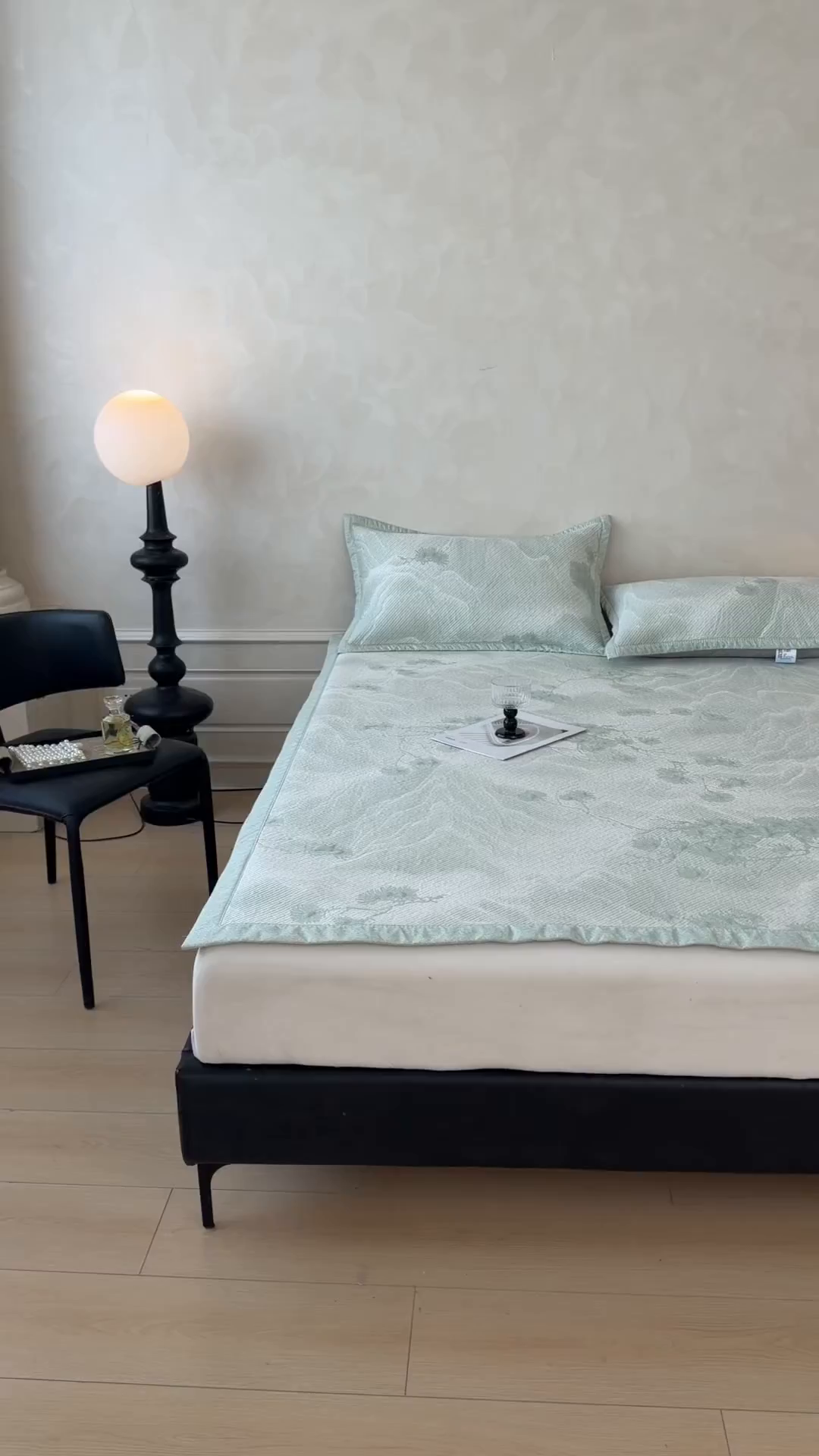 91家纺网 家纺一手货源 找家纺 慕木家纺 2026新款高端PE乙纶双面提花560克冰豆豆凉席迎客松系列（提供买家秀） 迎客松-绿床席款