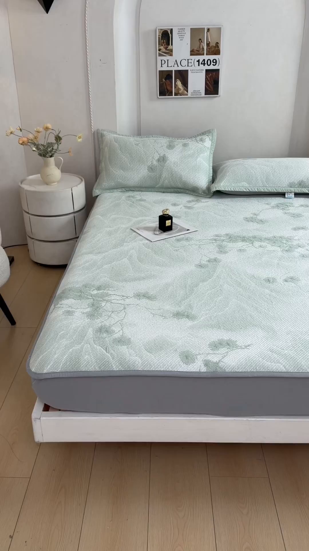 91家纺网 家纺一手货源 找家纺 慕木家纺 2026新款高端PE乙纶双面提花560克冰豆豆凉席迎客松系列（提供买家秀） 迎客松-绿床笠款