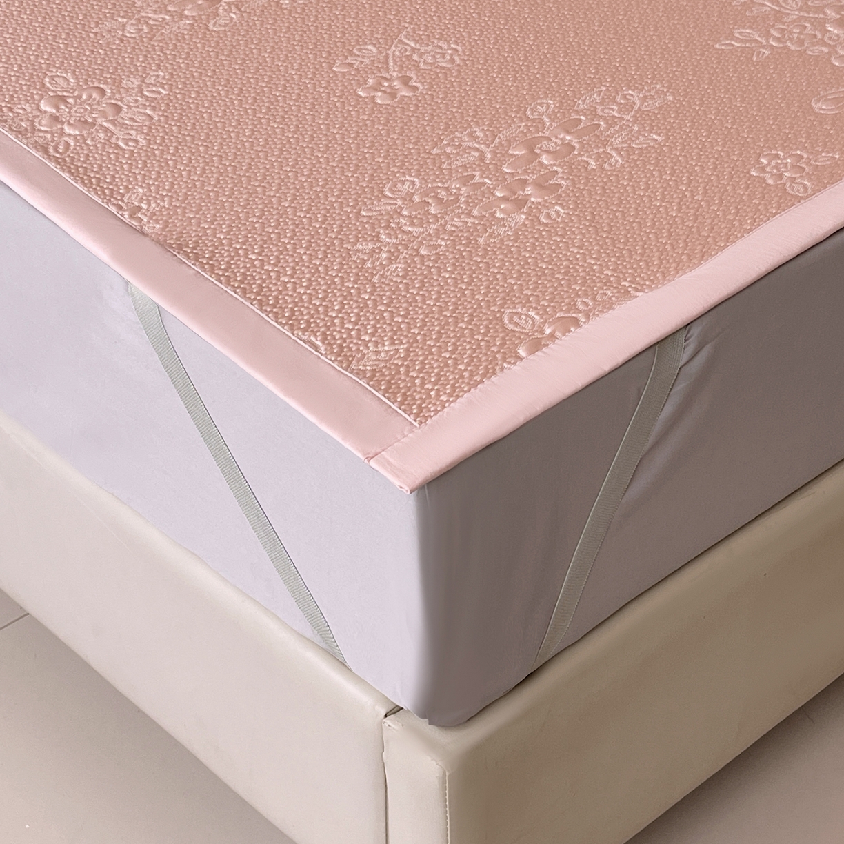 91家纺网 家纺一手货源 找家纺 （总）春皖家纺 2026新款提花浮雕冰豆豆凉感席三件套-浅夏花结