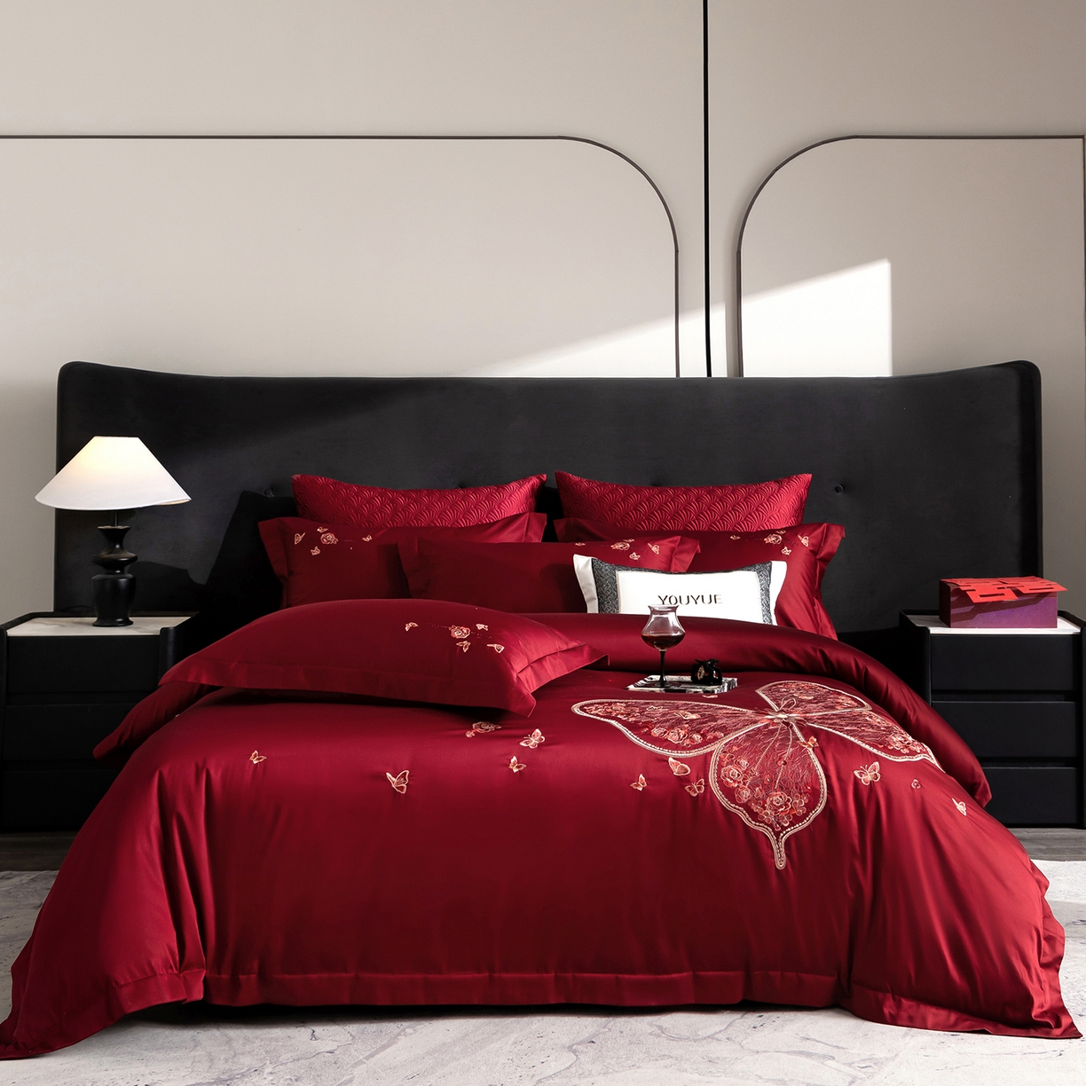 91家纺网 家纺一手货源 找家纺 优悦生活馆 2026新款全棉绣花大红四件套 蝶语森眠-大红