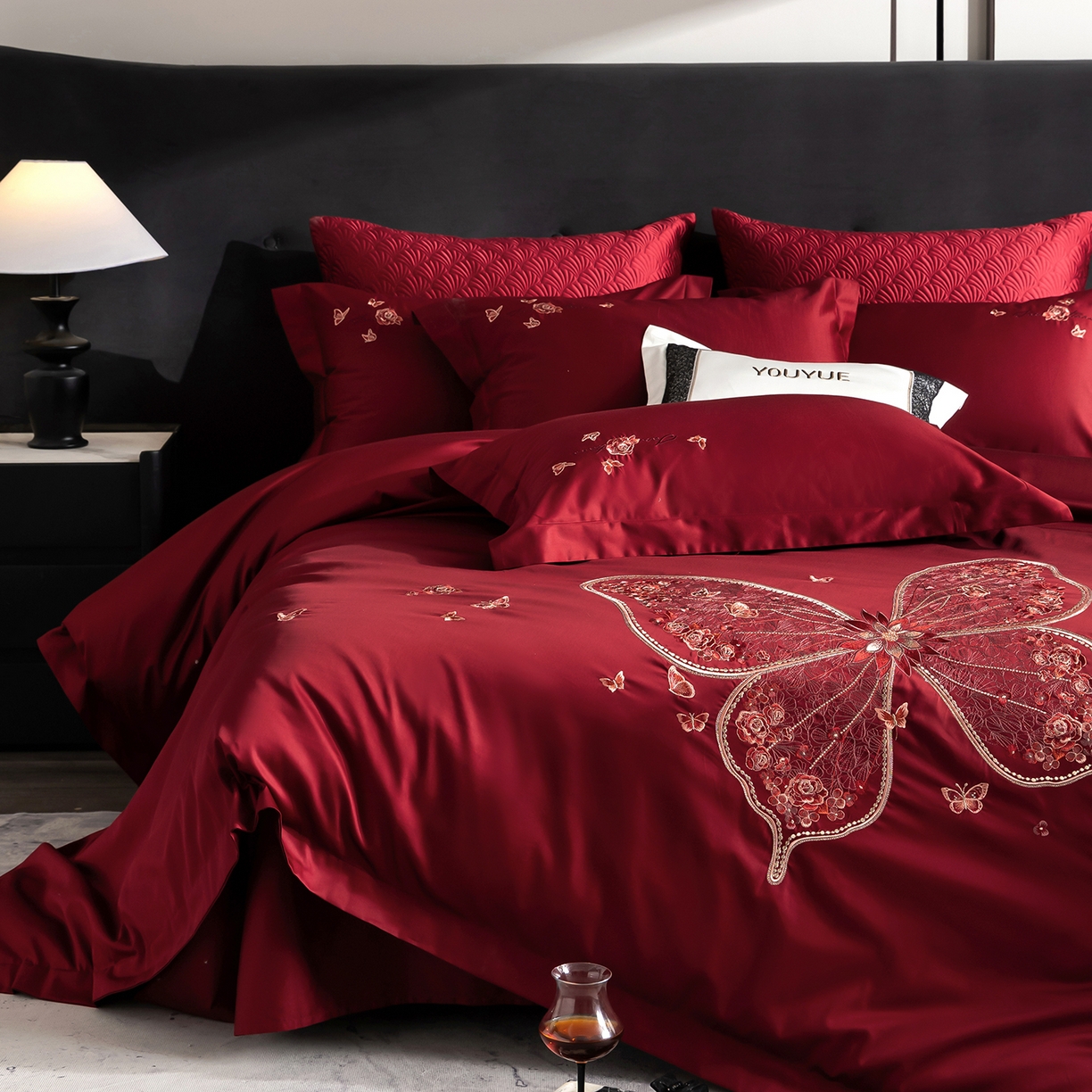 91家纺网 家纺一手货源 找家纺 优悦生活馆 2026新款全棉绣花大红四件套 蝶语森眠-大红