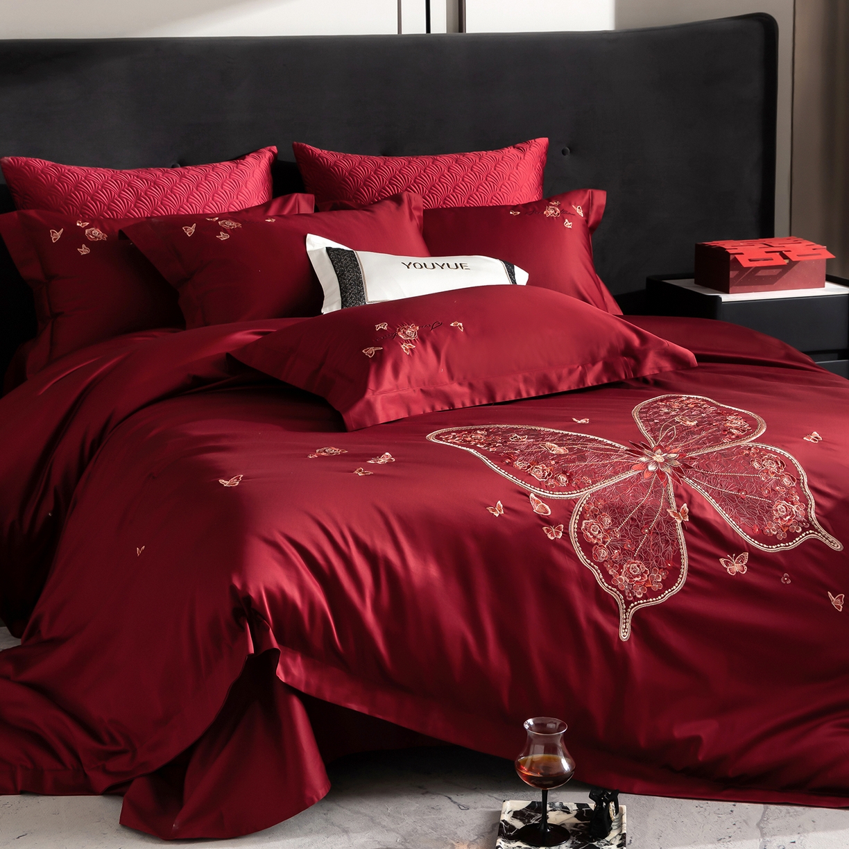 91家纺网 家纺一手货源 找家纺 优悦生活馆 2026新款全棉绣花大红四件套 蝶语森眠-大红