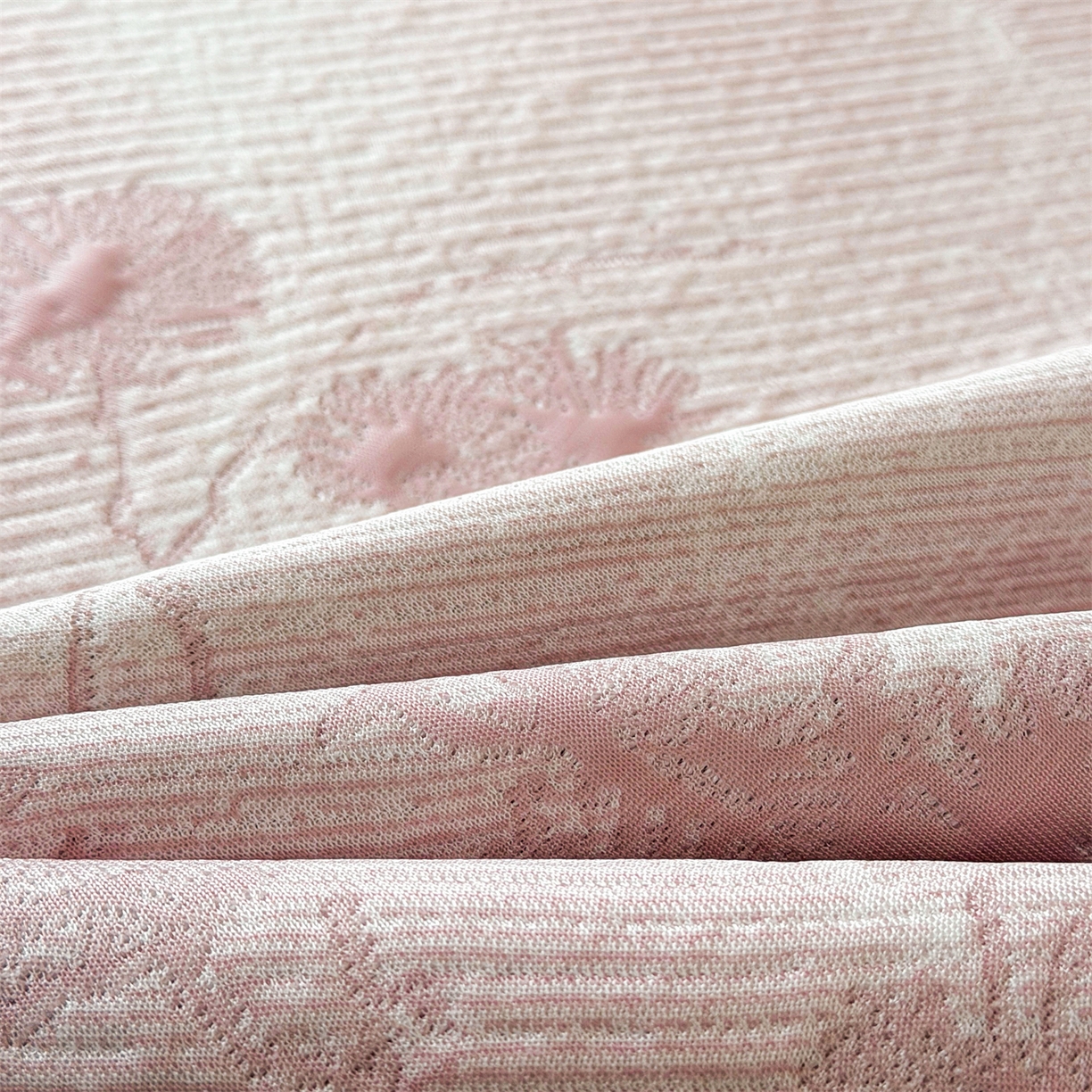 91家纺网 家纺一手货源 找家纺 慕木家纺 2026新款高端PE乙纶双面提花560克冰豆豆凉席迎客松系列（提供买家秀） 迎客松-粉床席款