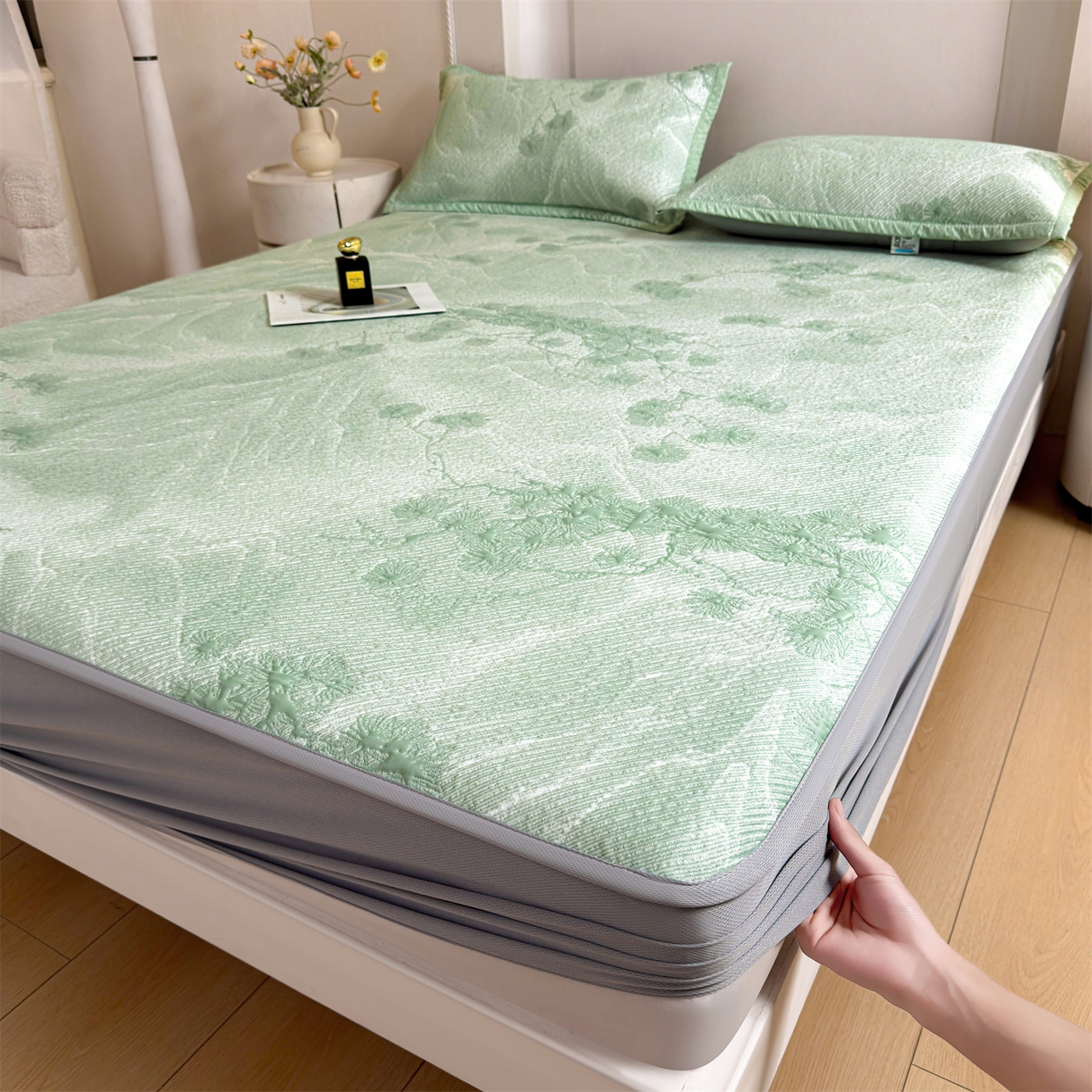 91家纺网 家纺一手货源 找家纺 慕木家纺 2026新款高端PE乙纶双面提花560克冰豆豆凉席迎客松系列（提供买家秀） 迎客松-绿床笠款