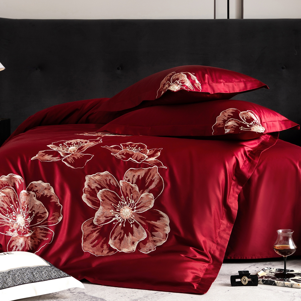 91家纺网 家纺一手货源 找家纺 优悦生活馆 2026新款全棉绣花大红四件套 朝露晨风-大红