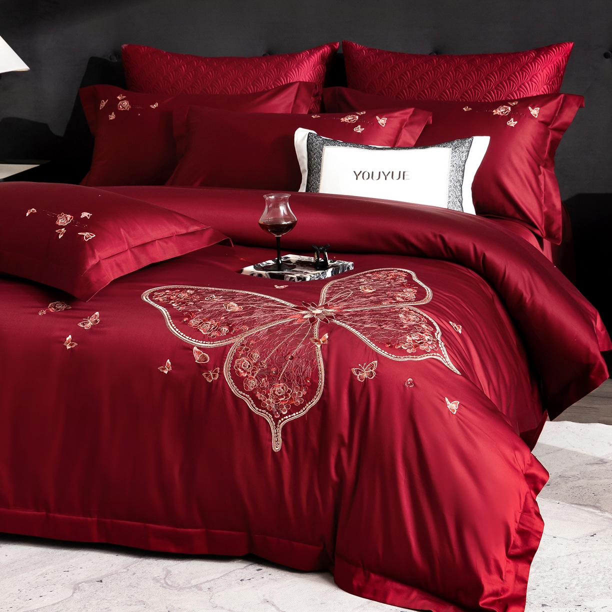 91家纺网 家纺一手货源 找家纺 优悦生活馆 2026新款全棉绣花大红四件套 蝶语森眠-大红