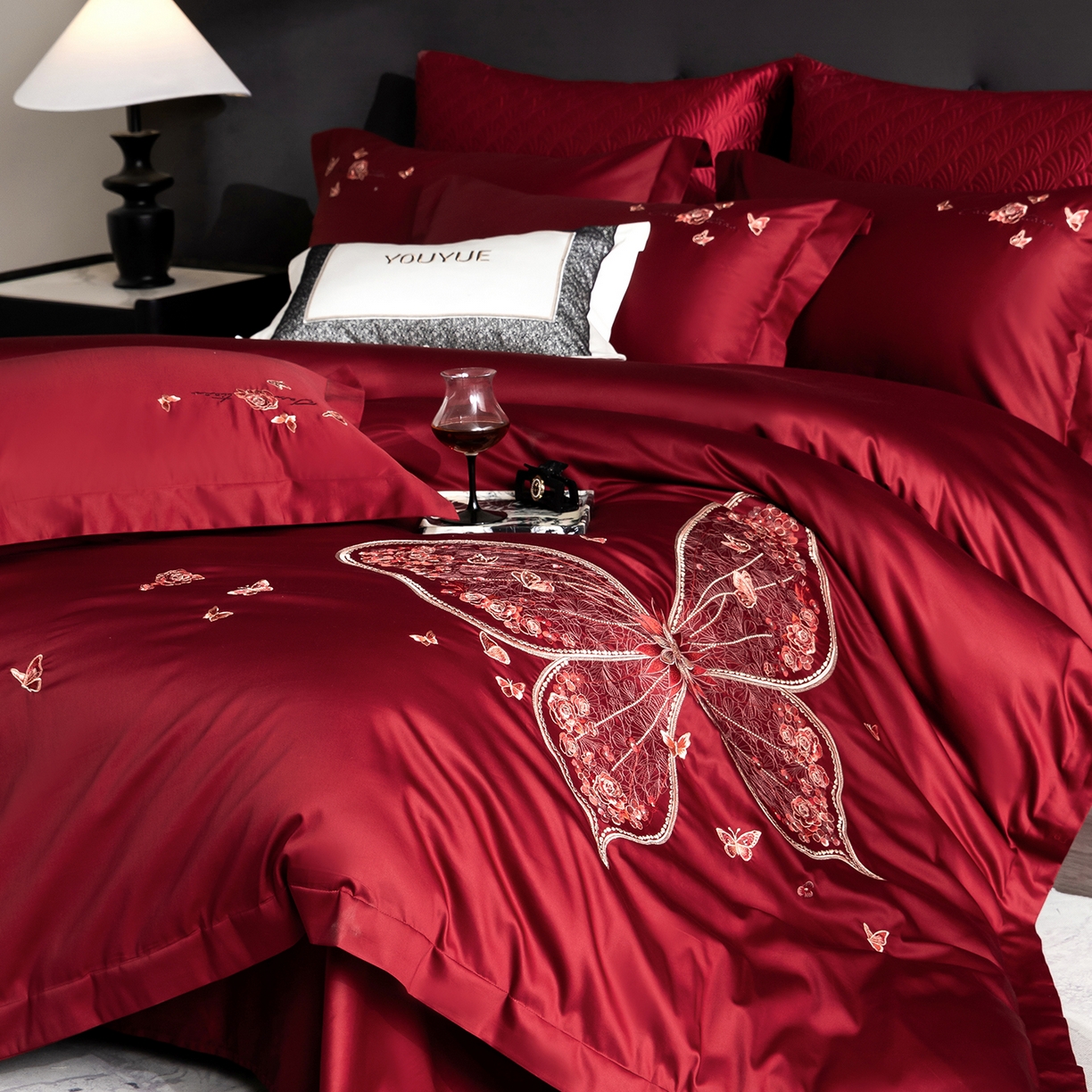 91家纺网 家纺一手货源 找家纺 优悦生活馆 2026新款全棉绣花大红四件套 蝶语森眠-大红