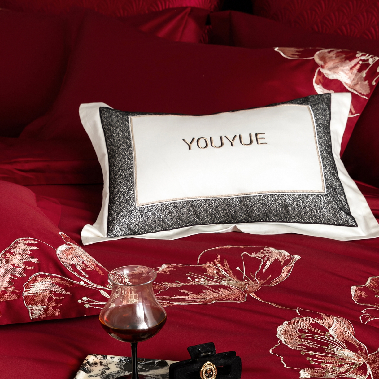 91家纺网 家纺一手货源 找家纺 优悦生活馆 2026新款全棉绣花大红四件套 朝露晨风-大红