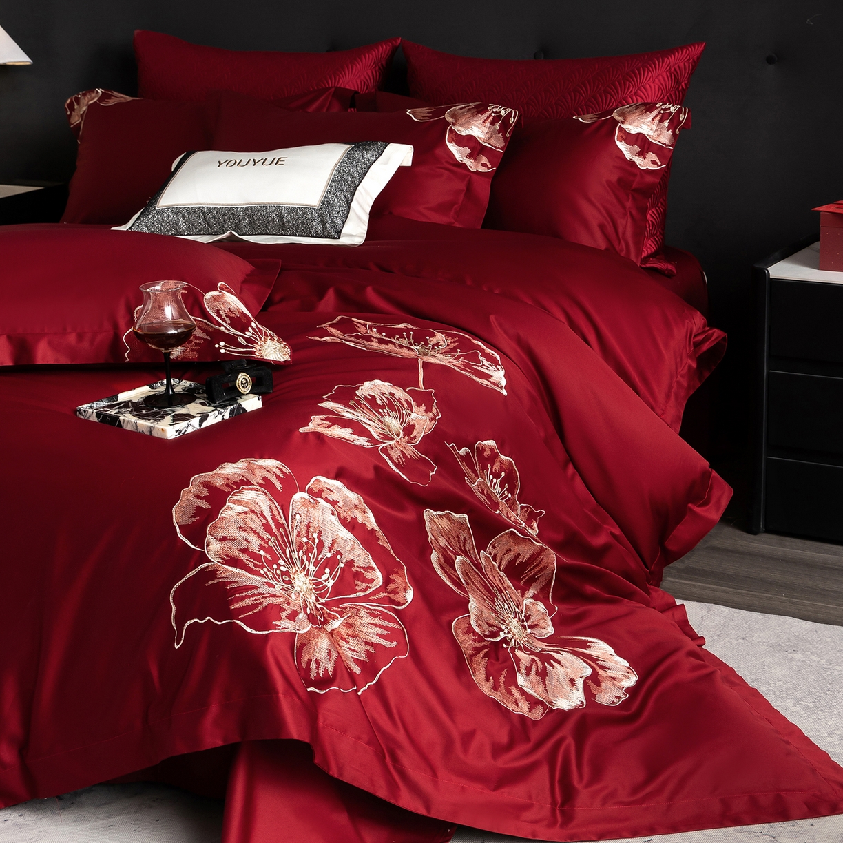 91家纺网 家纺一手货源 找家纺 优悦生活馆 2026新款全棉绣花大红四件套 朝露晨风-大红