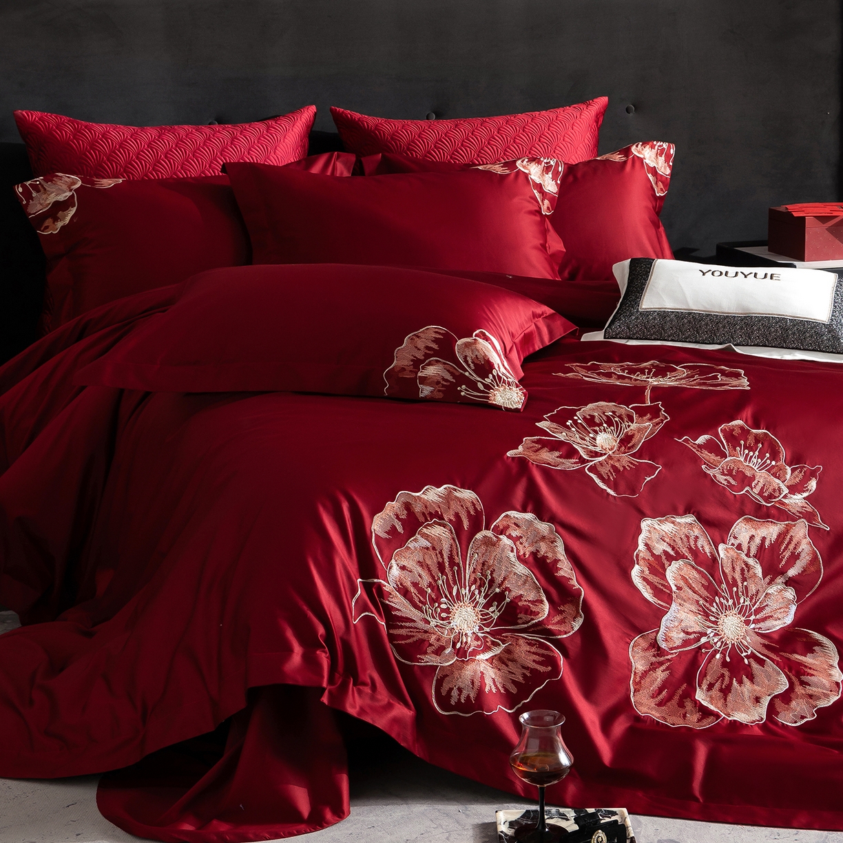 91家纺网 家纺一手货源 找家纺 优悦生活馆 2026新款全棉绣花大红四件套 朝露晨风-大红