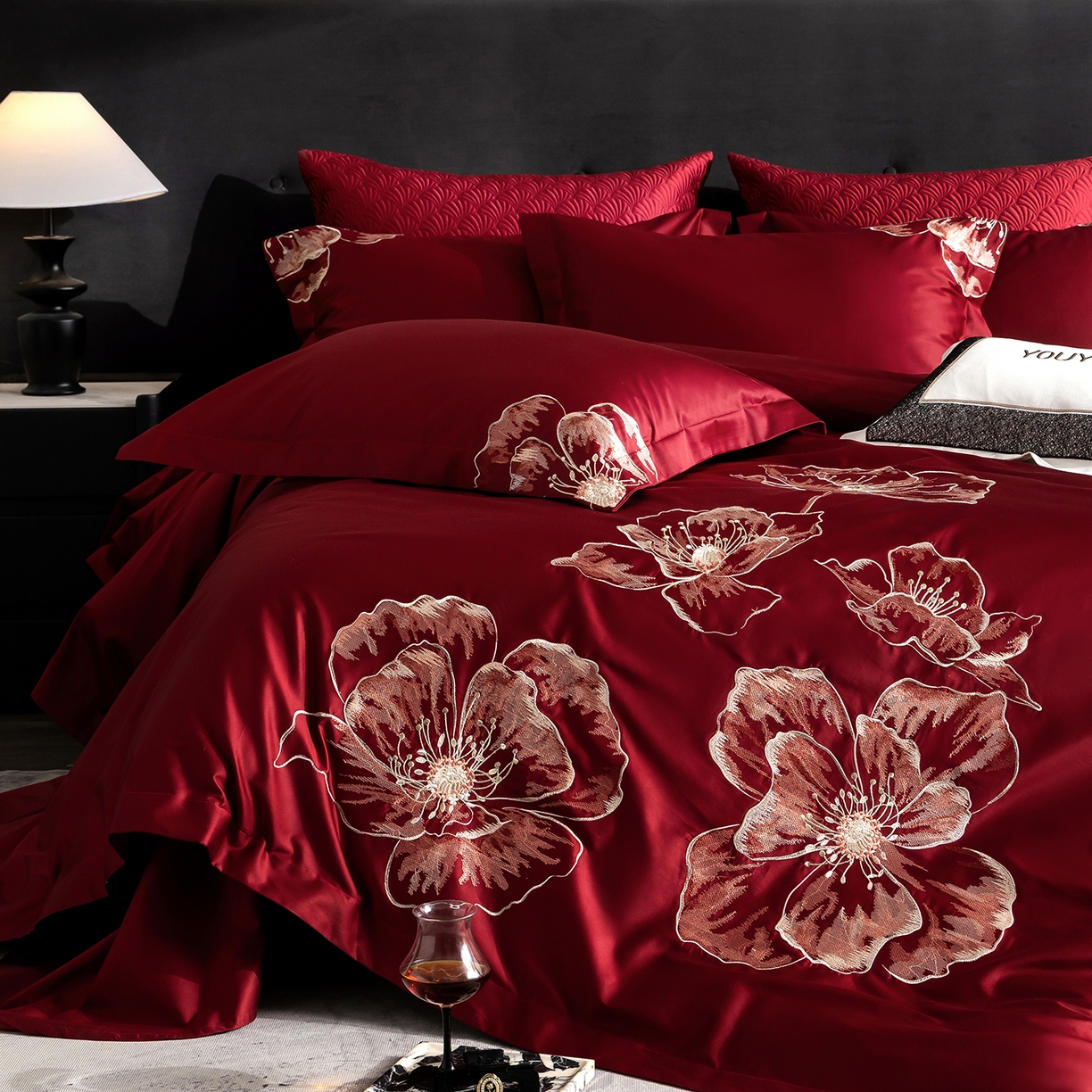 91家纺网 家纺一手货源 找家纺 优悦生活馆 2026新款全棉绣花大红四件套 朝露晨风-大红