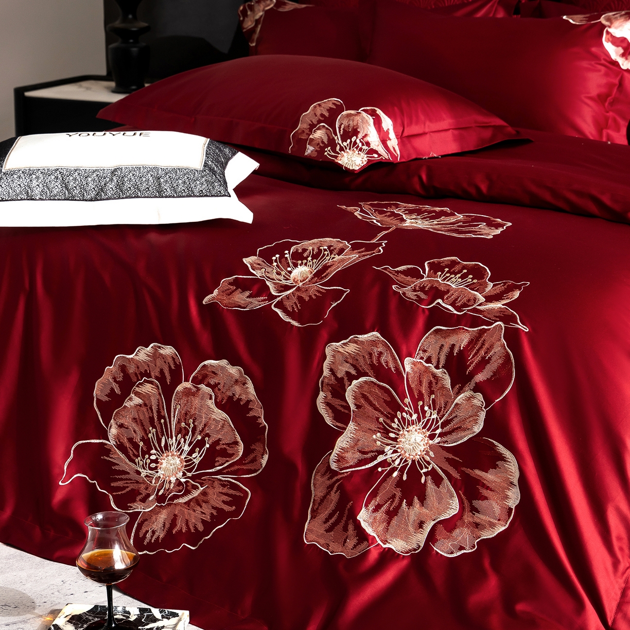 91家纺网 家纺一手货源 找家纺 优悦生活馆 2026新款全棉绣花大红四件套 朝露晨风-大红