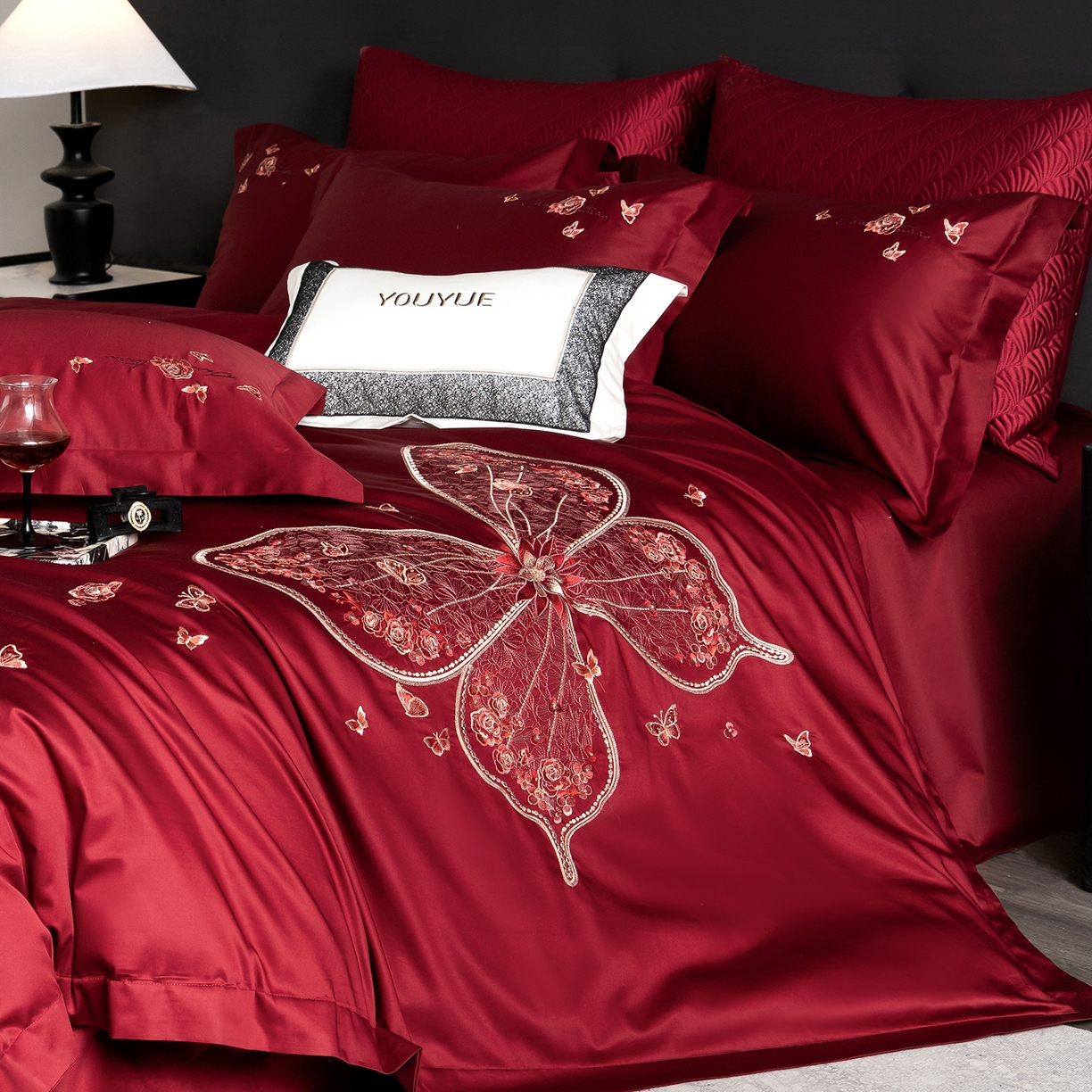 91家纺网 家纺一手货源 找家纺 优悦生活馆 2026新款全棉绣花大红四件套 蝶语森眠-大红