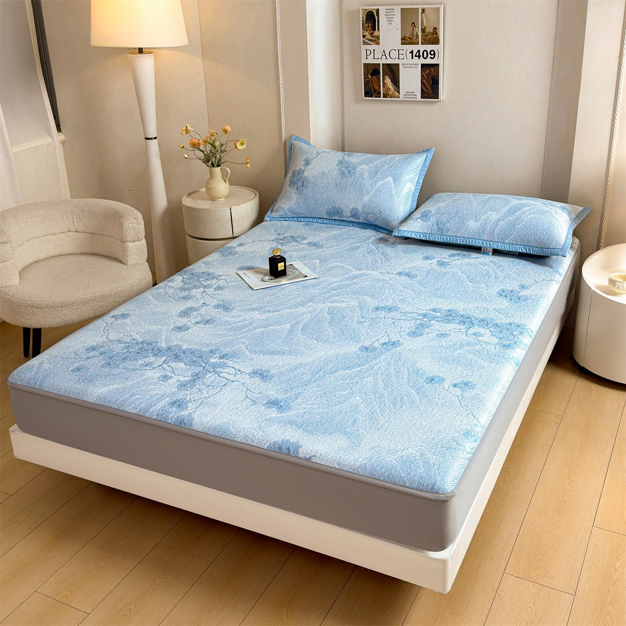 91家纺网 家纺一手货源 找家纺 慕木家纺 2026新款高端PE乙纶双面提花560克冰豆豆凉席迎客松系列（提供买家秀） 迎客松-蓝床笠款