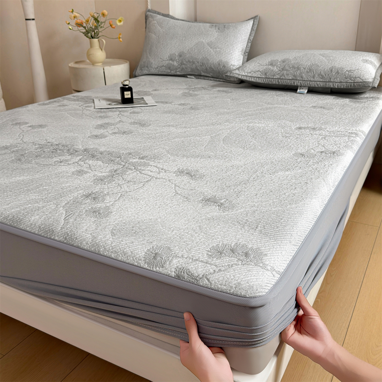 91家纺网 家纺一手货源 找家纺 慕木家纺 2026新款高端PE乙纶双面提花560克冰豆豆凉席迎客松系列（提供买家秀） 迎客松-灰床笠款