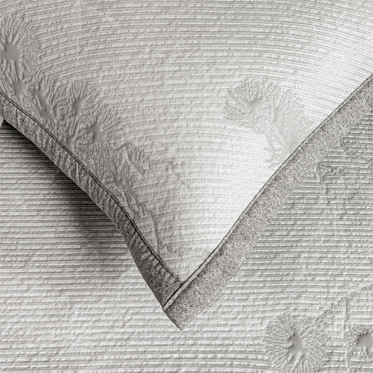 91家纺网 家纺一手货源 找家纺 慕木家纺 2026新款高端PE乙纶双面提花560克冰豆豆凉席迎客松系列（提供买家秀） 迎客松-灰床笠款