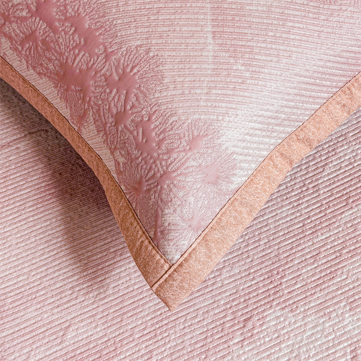 91家纺网 家纺一手货源 找家纺 慕木家纺 2026新款高端PE乙纶双面提花560克冰豆豆凉席迎客松系列（提供买家秀） 迎客松-粉床笠款