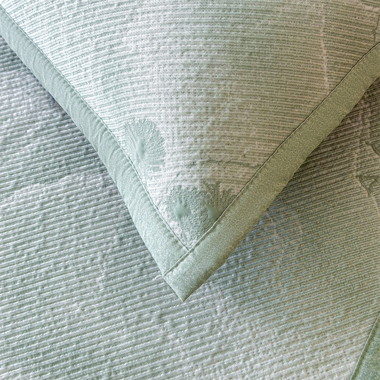 91家纺网 家纺一手货源 找家纺 慕木家纺 2026新款高端PE乙纶双面提花560克冰豆豆凉席迎客松系列（提供买家秀） 迎客松-绿床席款